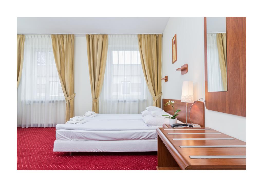 Hotel Colibra Warsaw Room photo